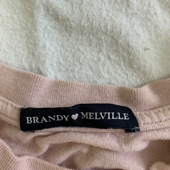 Brandy Melville Malibu Cropped Tee - Picture 3 of 4